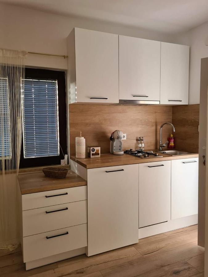Apartments Gemma Мандре Екстериор снимка